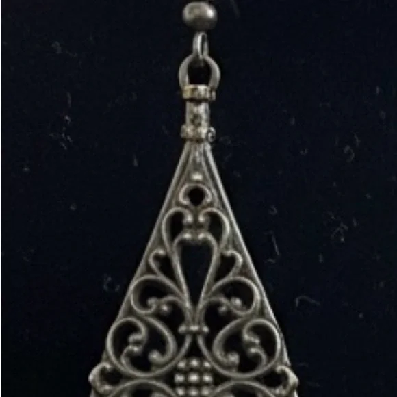 Elegant Black Filigree Earrings - Picture 3 of 5